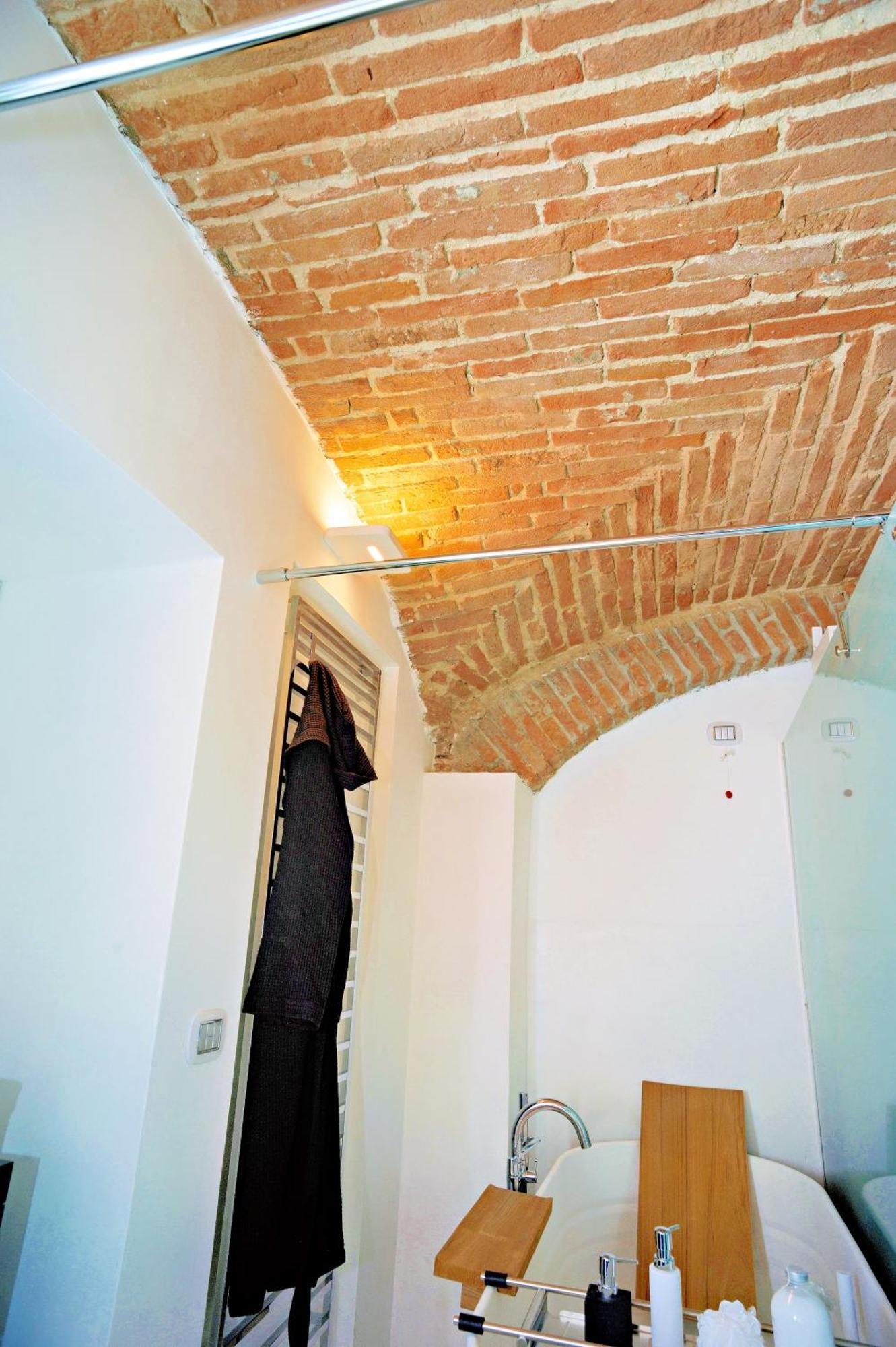 Elegant And Modern Loft In Medieval Bologna Bagian luar foto