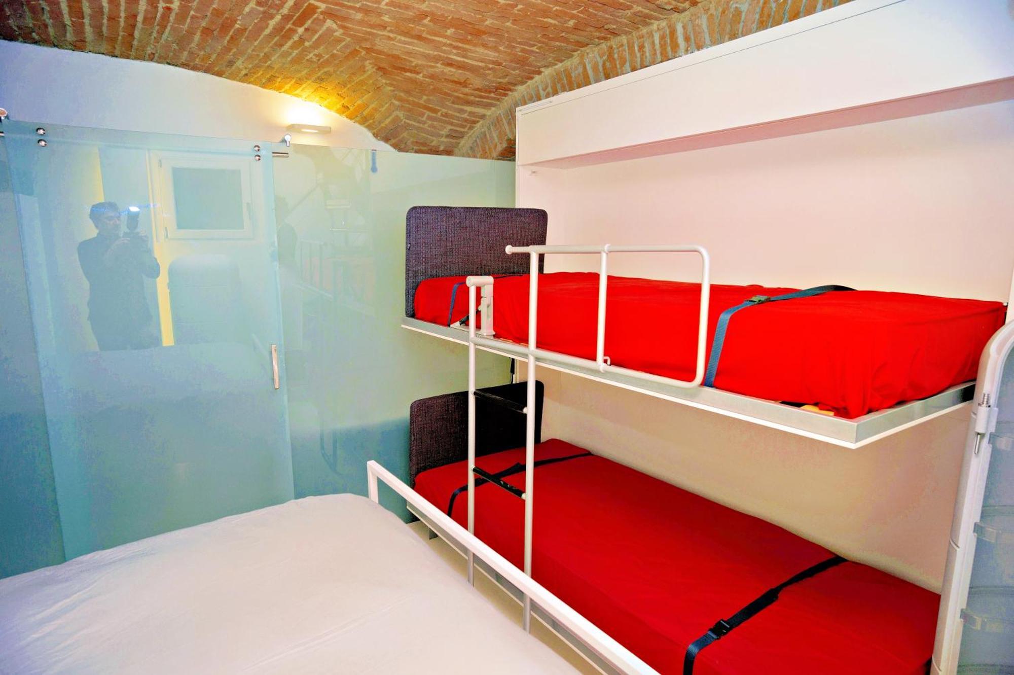 Elegant And Modern Loft In Medieval Bologna Bagian luar foto