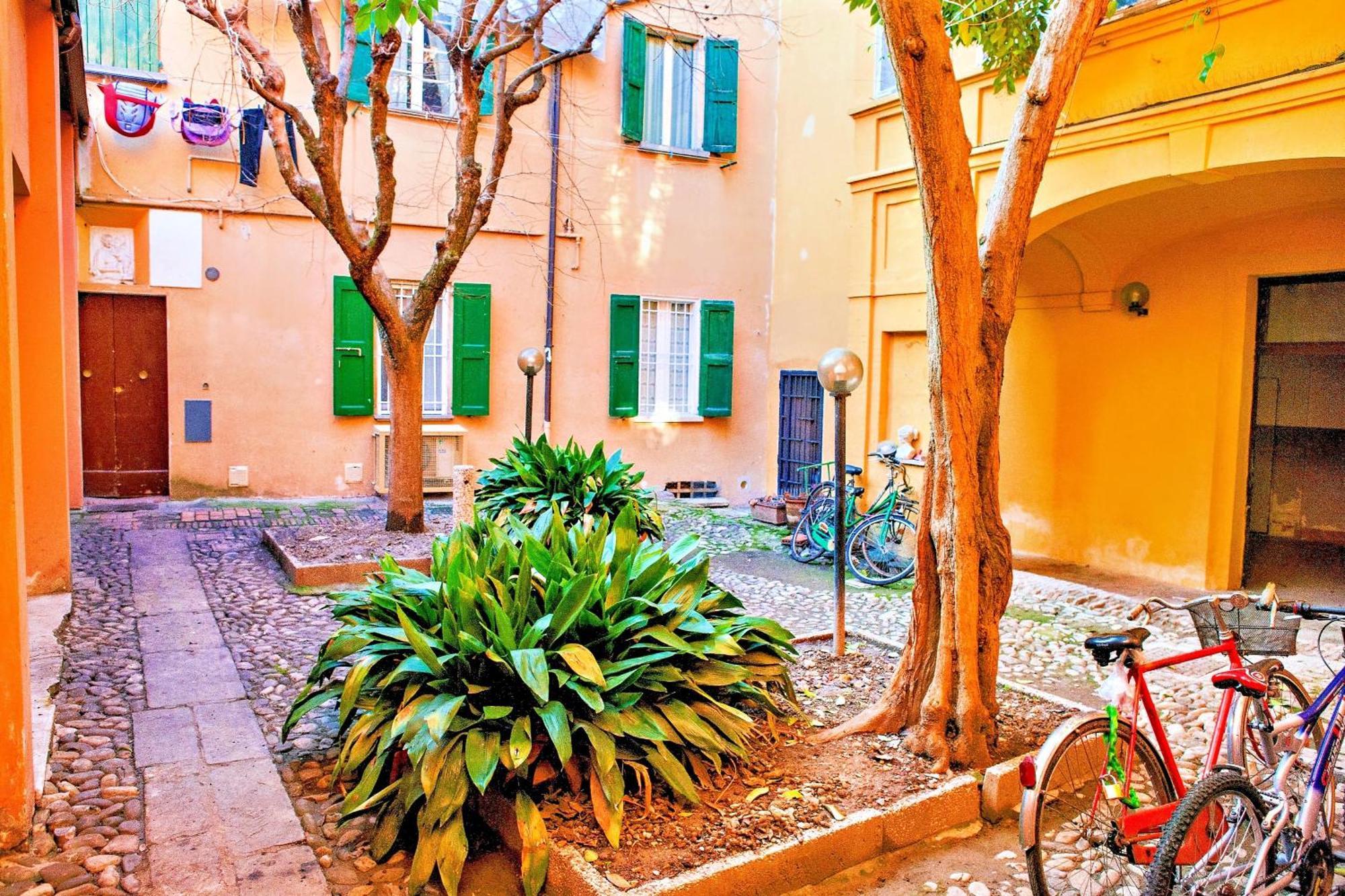 Elegant And Modern Loft In Medieval Bologna Bagian luar foto
