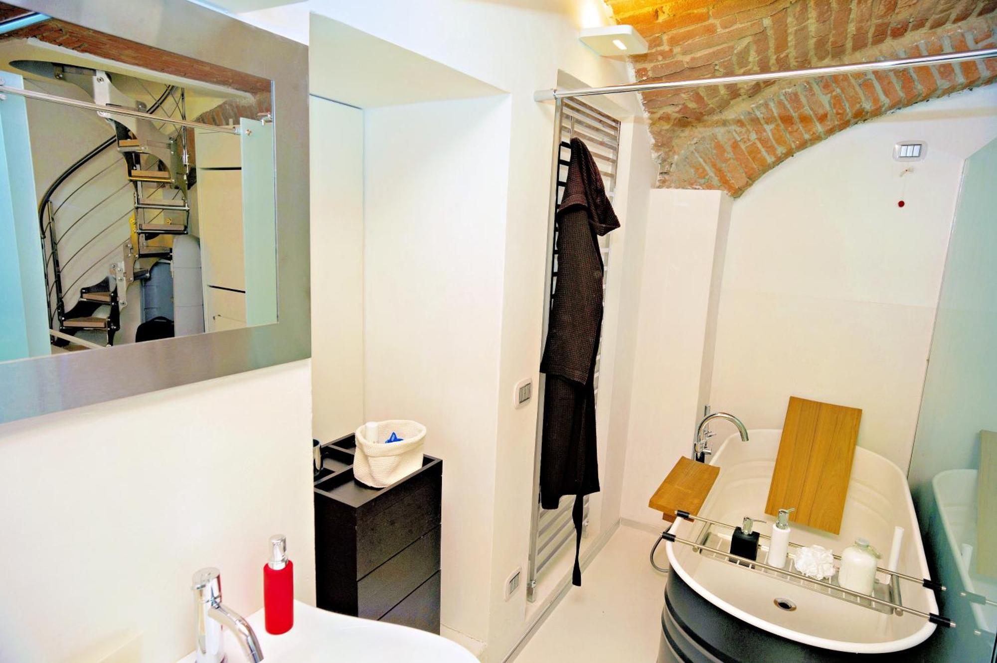 Elegant And Modern Loft In Medieval Bologna Bagian luar foto