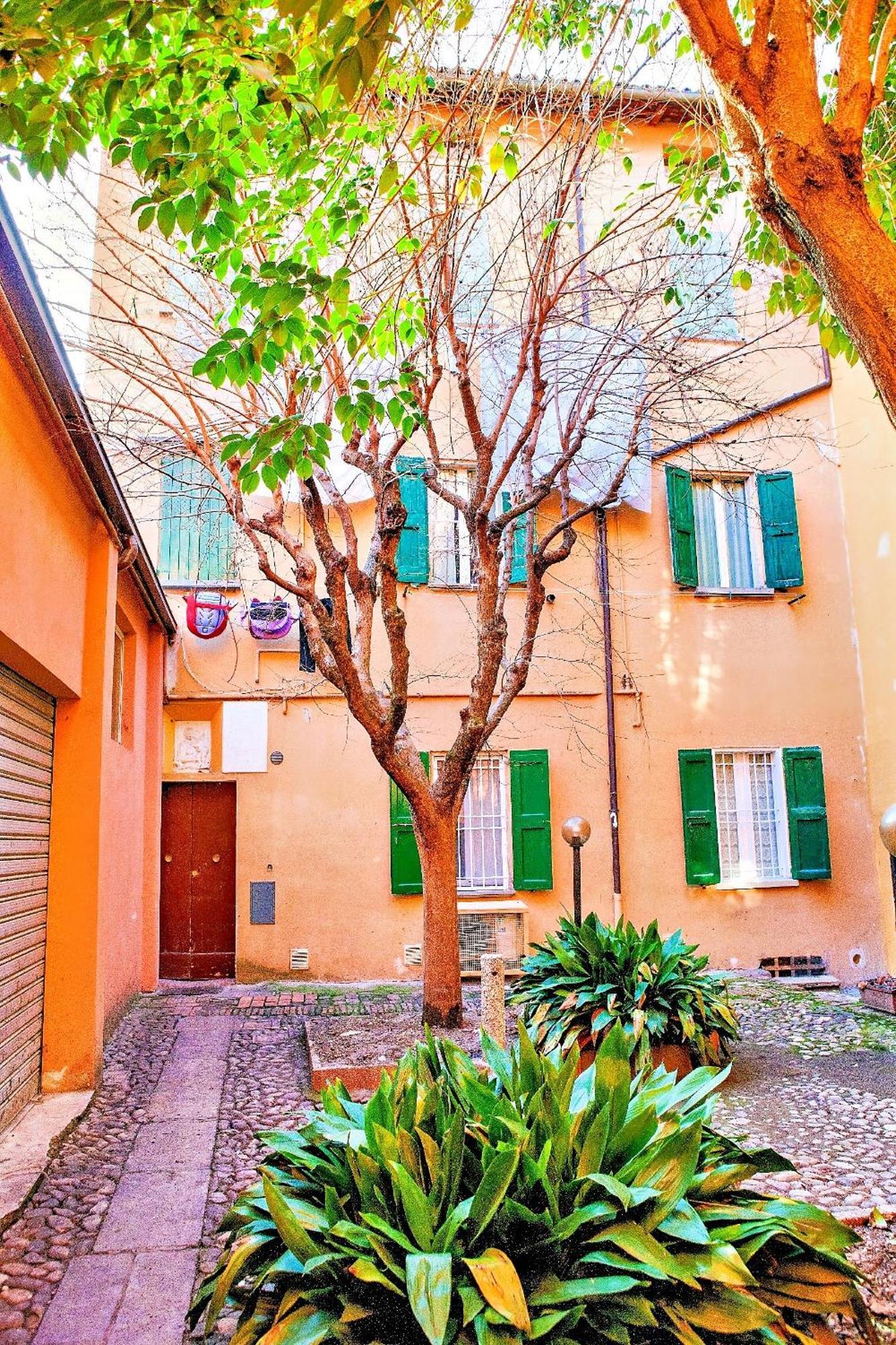 Elegant And Modern Loft In Medieval Bologna Bagian luar foto